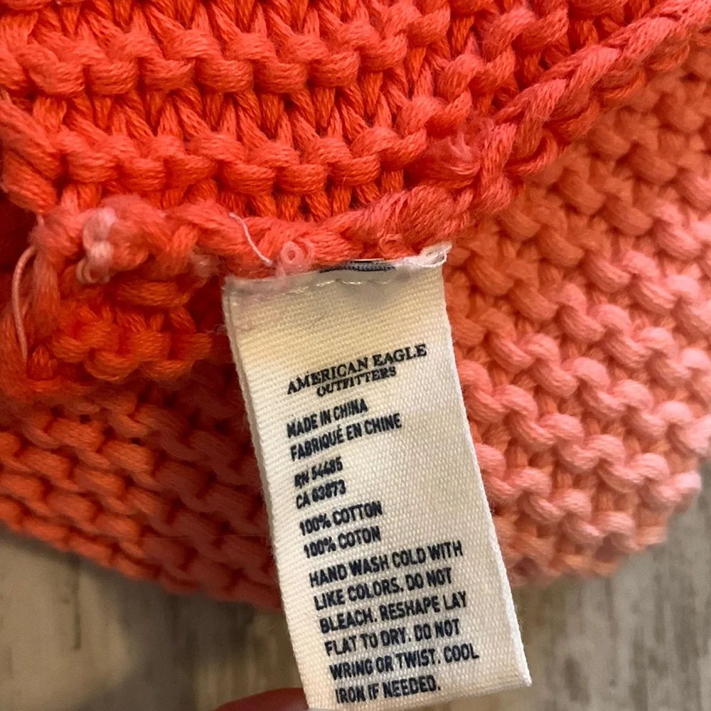 American Eagle ombré knit beanie
